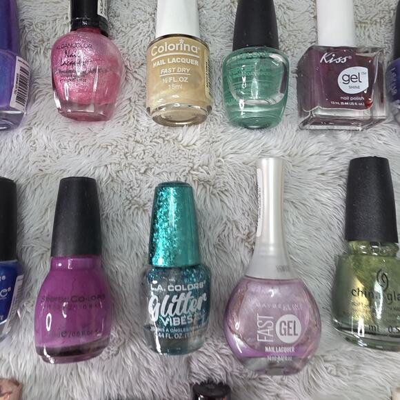 Mixed lot of Nail Polish Lot of 30 L.A. Colors, Sinful Colors, Kiss, Maybelline - Picture 16 of 16